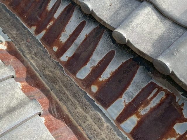 姫路市の劣化して錆びた谷板金